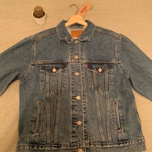 Levi’s trucker jean jacket